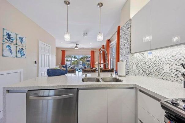 Dining room, Interior, Kitchen, Pendant Lights, Recessed Lighting, Stainless Steel Appliances