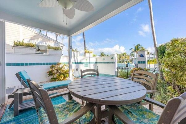 Exterior, Interior, Pool, Sun Room