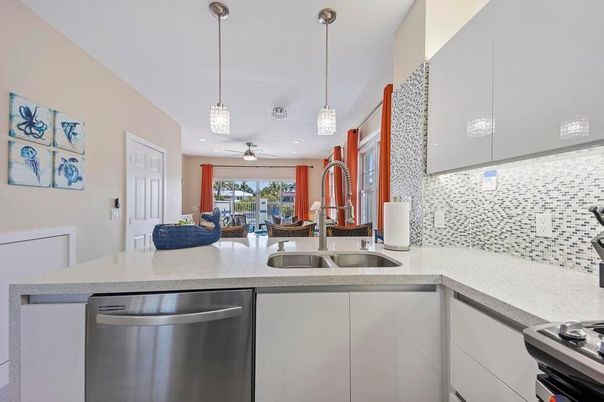 Dining room, Interior, Kitchen, Pendant Lights, Recessed Lighting, Stainless Steel Appliances