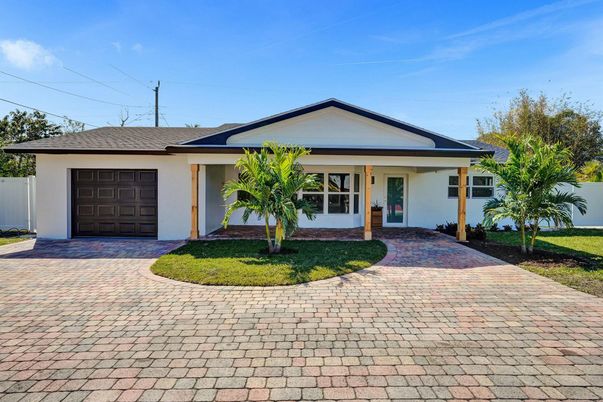 Attached, Exterior, Facade, Ranch