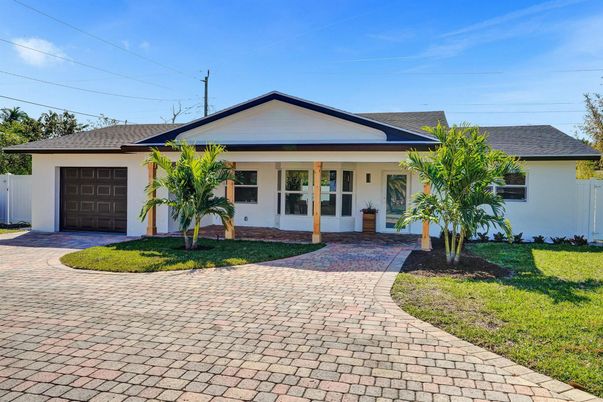 Attached, Exterior, Facade, Ranch