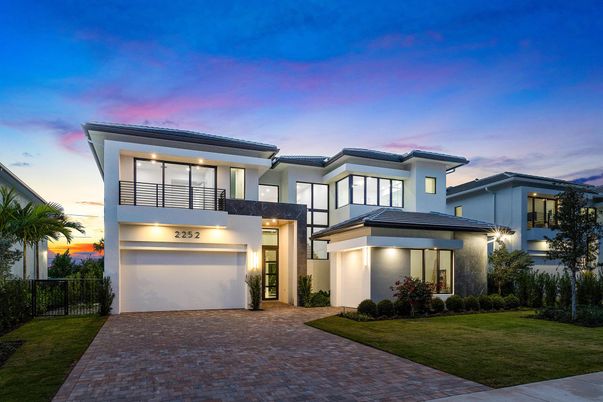 Attached, Exterior, Facade, Modern
