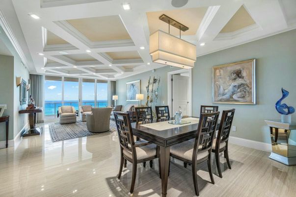 Dining room, Interior, Living room, Pendant Lights, Recessed Lighting, Water