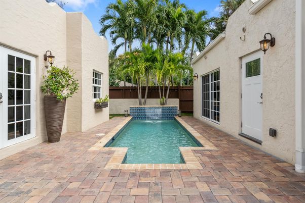 Exterior, Pool