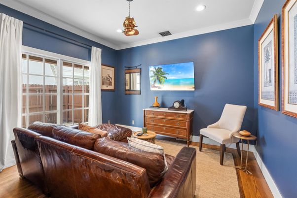 Interior, Living room, Pendant Lights, Recessed Lighting, Wood Texture Flooring