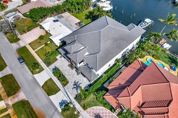 Exterior, Drone