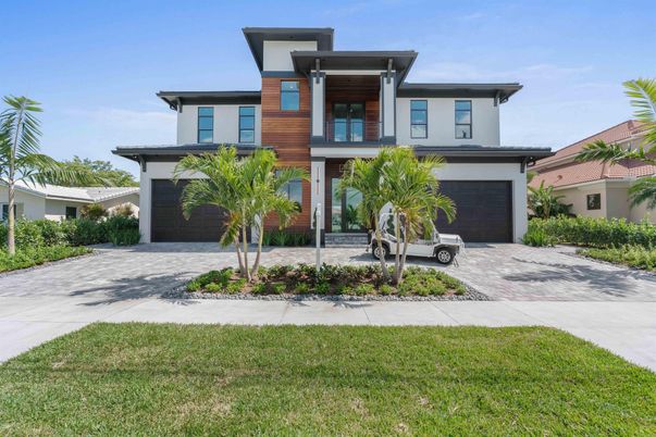 Attached, Exterior, Facade, Modern