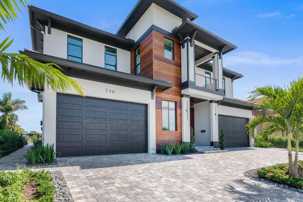 Attached, Exterior, Facade, Modern