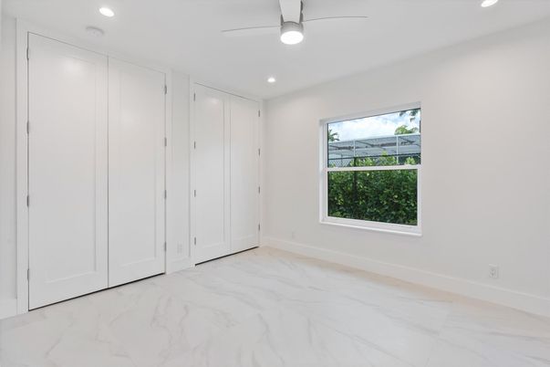 Empty room, Interior, Marble, Recessed Lighting
