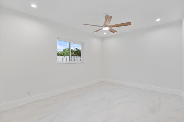 Empty room, Interior, Marble, Recessed Lighting