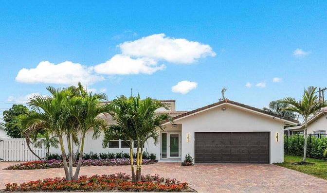 Attached, Exterior, Facade, Ranch