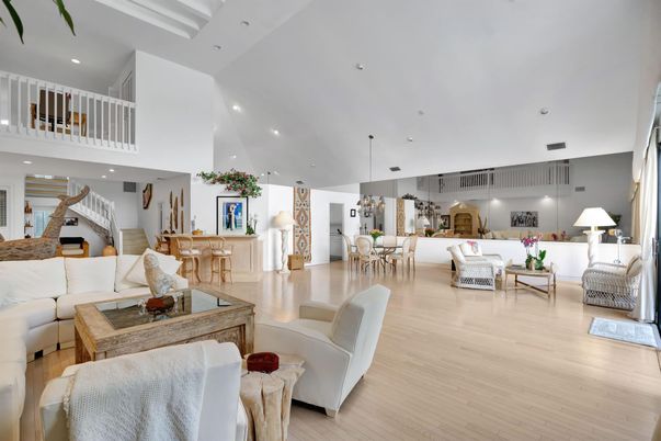 Dining room, Interior, Living room, Pendant Lights, Recessed Lighting, Wood Texture Flooring