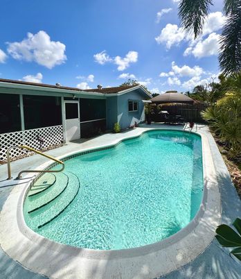 Exterior, Pool