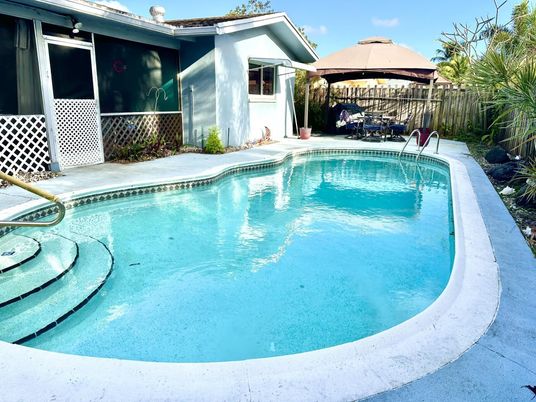 Exterior, Pool