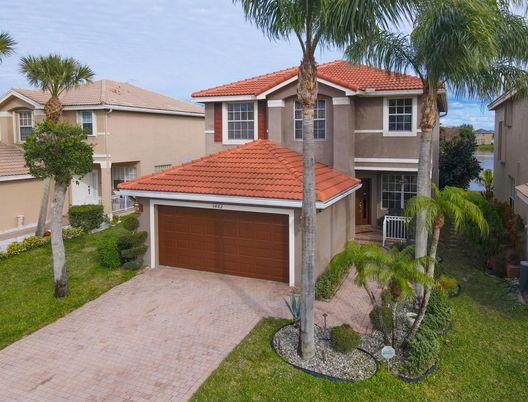 Attached, Exterior, Facade, Mediterranean