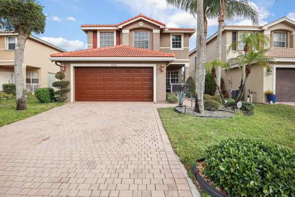 Attached, Exterior, Facade, Mediterranean