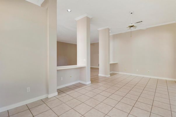 Empty room, Interior
