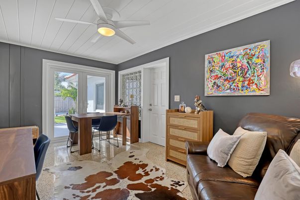 Home Office, Interior