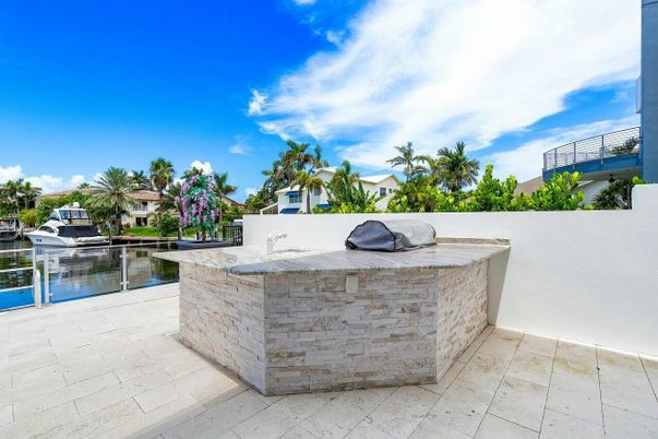 Exterior, Pool, Water