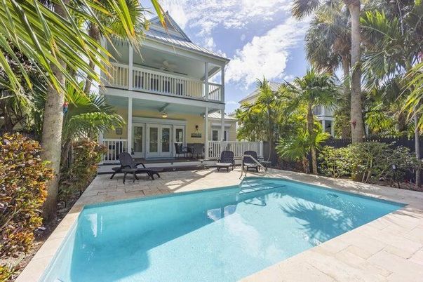 Exterior, Pool