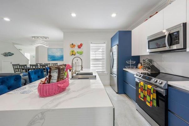 Dining room, Interior, Kitchen, Recessed Lighting, Stainless Steel Appliances