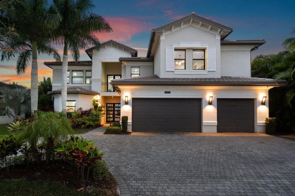 Attached, Exterior, Facade, Modern