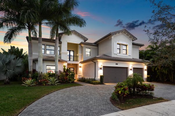 Attached, Exterior, Facade, Mediterranean