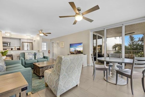 Dining room, Interior, Kitchen, Living room, Stainless Steel Appliances