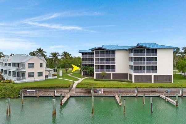 Exterior, Lake