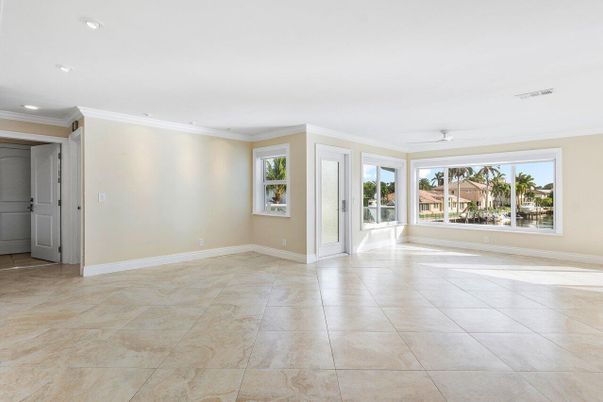 Empty room, Interior, Recessed Lighting