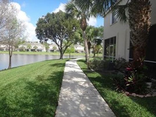 Exterior, Lake