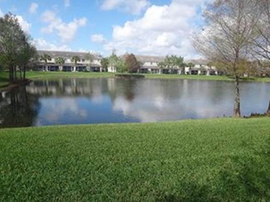 Exterior, Lake