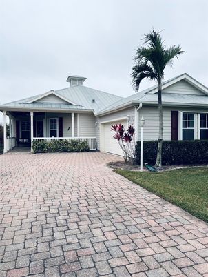 Attached, Exterior, Facade, Ranch