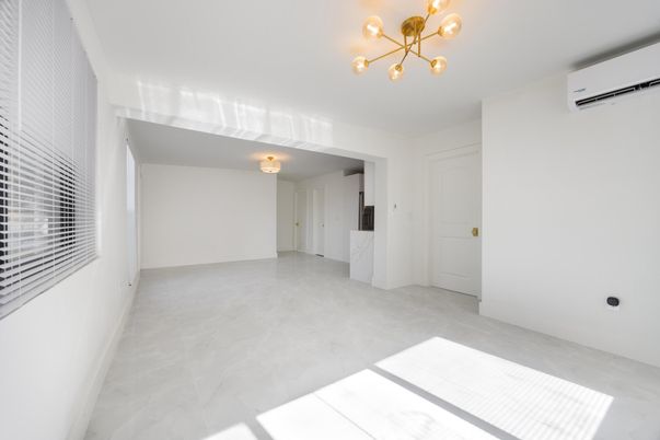 Empty room, Interior, Pendant Lights