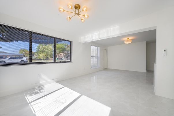 Empty room, Interior, Pendant Lights