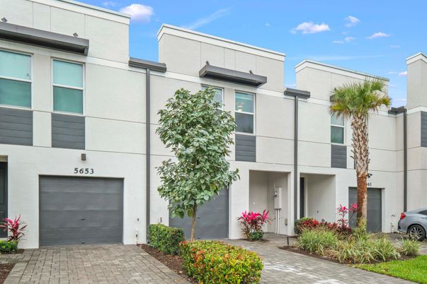 Attached, Exterior, Facade, Modern