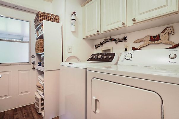 Interior, Utility Closets, Washer, Wood Texture Flooring
