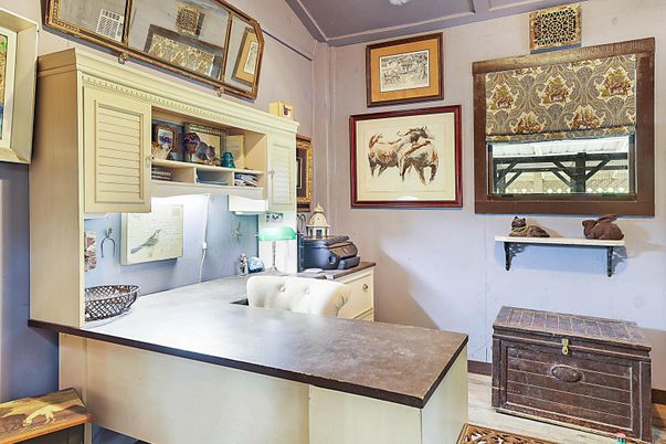 Home Office, Interior