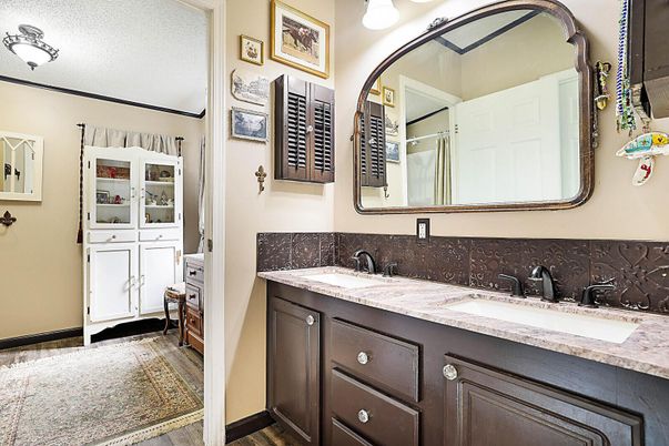 Bathroom, Dual Sink Vanities, Interior