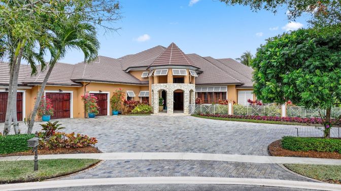 Backyard, Exterior, Facade, French Provincial