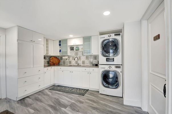 Interior, Recessed Lighting, Utility Closets, Washer, Wood Texture Flooring