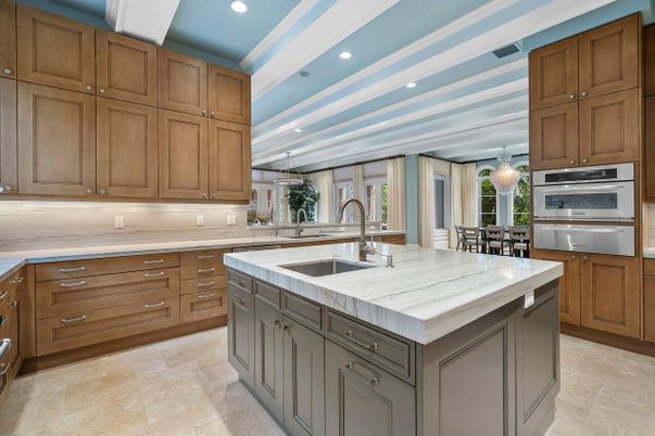 Dining room, Interior, Kitchen, Pendant Lights, Recessed Lighting, Stainless Steel Appliances