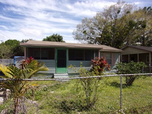 Exterior, Facade, Ranch