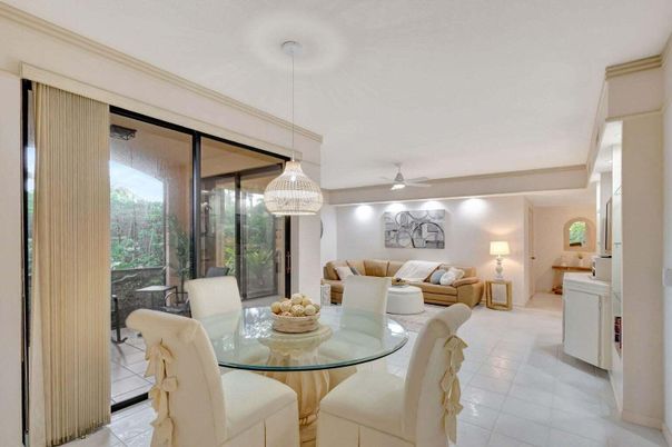 Dining room, Interior, Living room, Pendant Lights