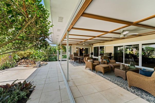 Dining room, Exterior, Living room
