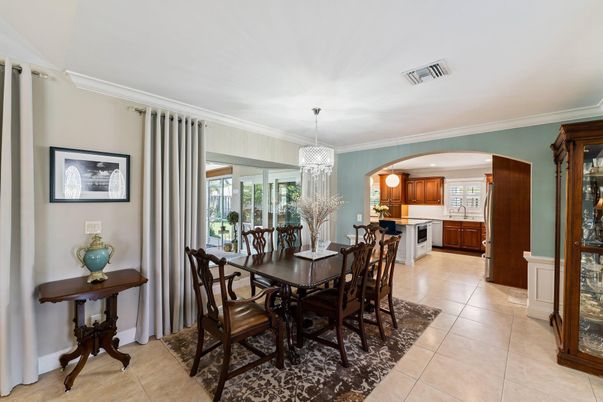 Chandelier, Dining room, Interior, Kitchen