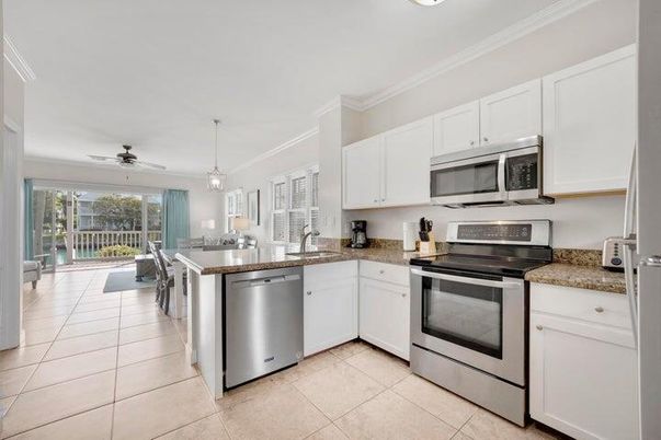 Dining room, Interior, Kitchen, Pendant Lights, Stainless Steel Appliances