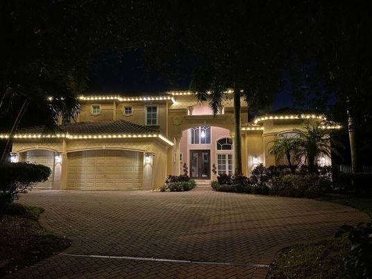 Attached, Exterior, Facade, Mediterranean