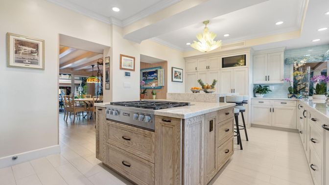 Chandelier, Dining room, Interior, Kitchen, Pendant Lights, Recessed Lighting, Stainless Steel Appliances