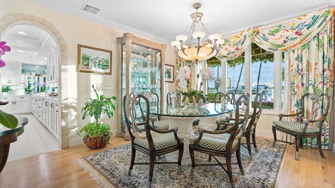 Chandelier, Dining room, Interior, Recessed Lighting, Wood Texture Flooring